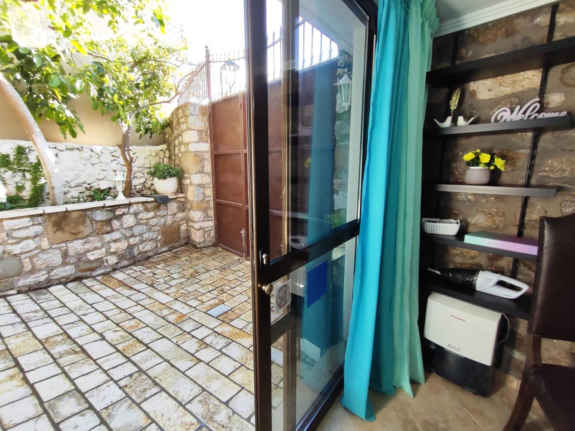 Naupactus Unique Harbor Apartment In A Stone House! Nafpaktos Exterior photo